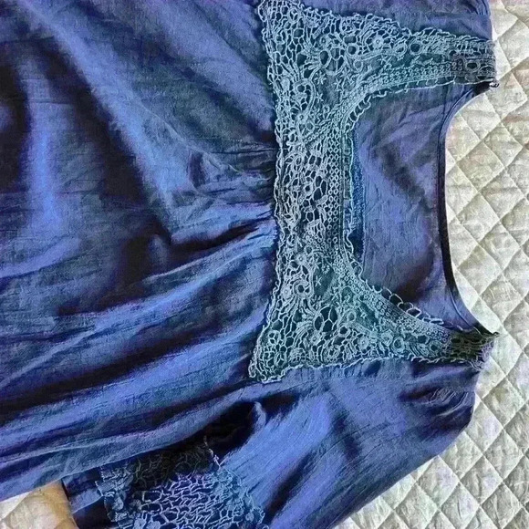Boho style blue flowy blouse size medium - Picture 4 of 7
